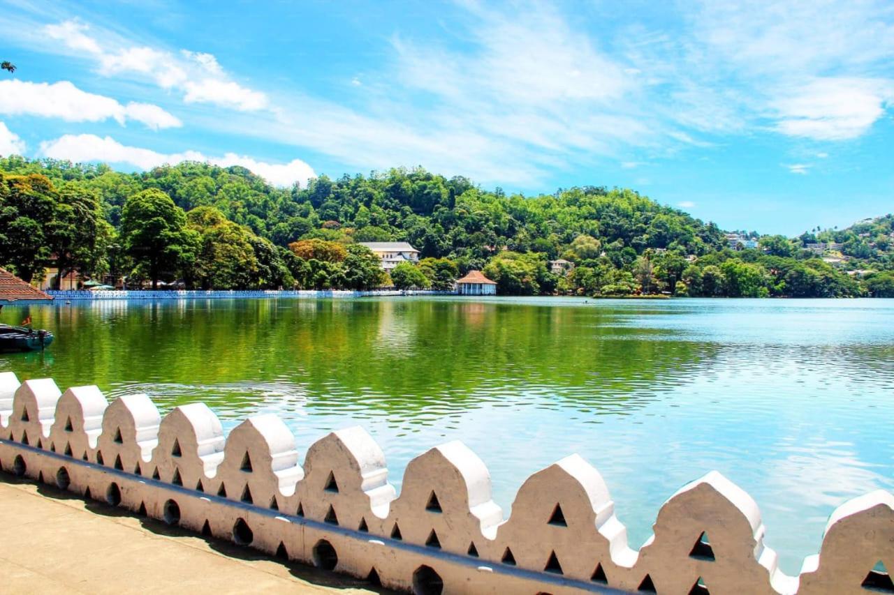 Golden Villa Kandy - "Free Pickup From Kandy " Exterior photo
